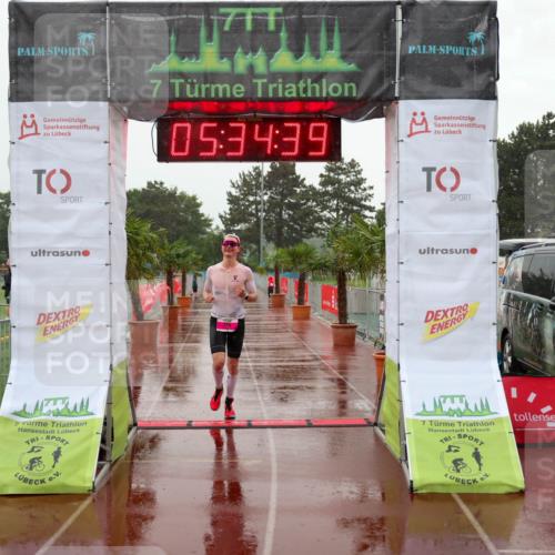 15.06.2025 - 7 Türme Triathlon Michael Strokosch http://msf.ph/oto/8017392 15.06.2025 15:34:39 Ziel 215, 264 meine-sportfotos.de