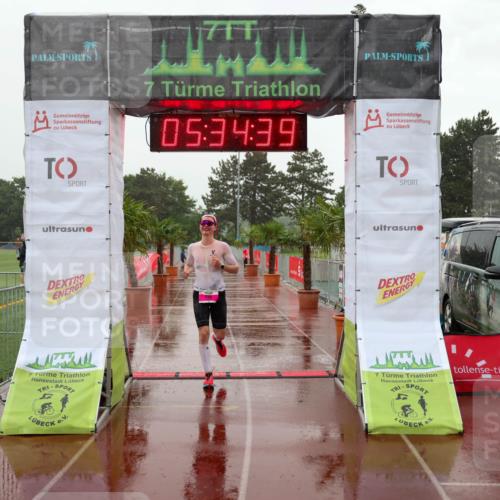 15.06.2025 - 7 Türme Triathlon Michael Strokosch http://msf.ph/oto/8017395 15.06.2025 15:34:39 Ziel 215, 264 meine-sportfotos.de