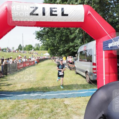21.06.2025 - 27. Vierlanden-Triathlon MichiJ http://msf.ph/oto/8017414 15.06.2026 11:33:18 Ziel 317, 508, 606 meine-sportfotos.de