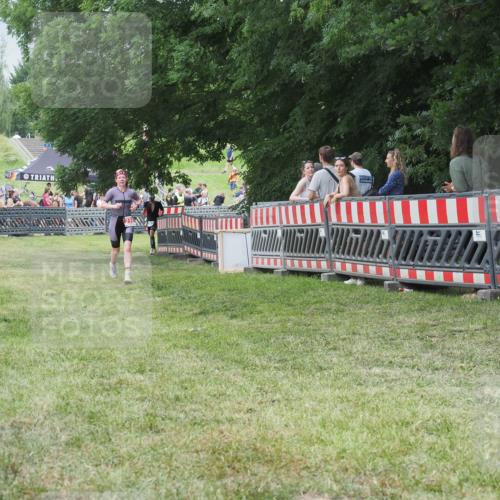 21.06.2025 - 27. Vierlanden-Triathlon KatJ http://msf.ph/oto/8017435 15.06.2025 13:17:35 Ziel 216, 862 meine-sportfotos.de