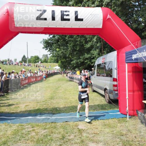 21.06.2025 - 27. Vierlanden-Triathlon MichiJ http://msf.ph/oto/8017441 15.06.2026 11:33:19 Ziel 317, 508, 606 meine-sportfotos.de