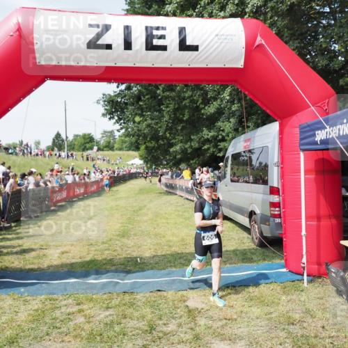 21.06.2025 - 27. Vierlanden-Triathlon MichiJ http://msf.ph/oto/8017454 15.06.2026 11:33:19 Ziel 317, 508, 606 meine-sportfotos.de