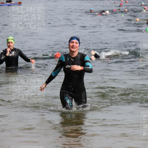 15.06.2025 - 27. Vierlanden-Triathlon Lena Gebhardt http://msf.ph/oto/8017475 15.06.2025 10:16:08 Schwimmen 445, 489, 547, 606, 611, 612 meine-sportfotos.de