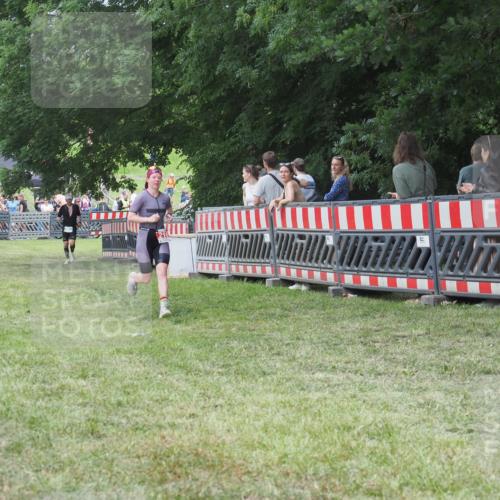 21.06.2025 - 27. Vierlanden-Triathlon KatJ http://msf.ph/oto/8017482 15.06.2025 13:17:36 Ziel 216, 862 meine-sportfotos.de