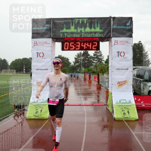 15.06.2025 - 7 Türme Triathlon Michael Strokosch http://msf.ph/oto/8017483 15.06.2025 15:34:41 Ziel 215 meine-sportfotos.de