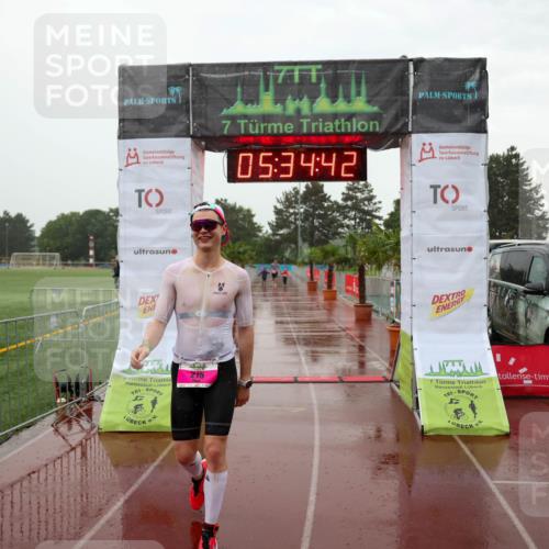 15.06.2025 - 7 Türme Triathlon Michael Strokosch http://msf.ph/oto/8017488 15.06.2025 15:34:41 Ziel 215 meine-sportfotos.de