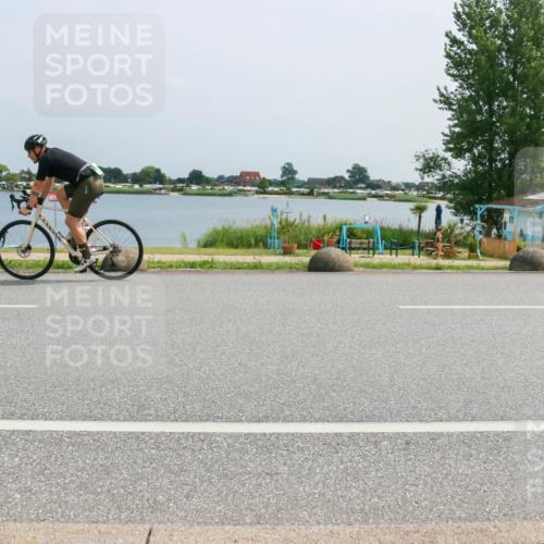 21.06.2025 - 27. Vierlanden-Triathlon H.Heesch http://msf.ph/oto/8017494 15.06.2025 11:59:07 Radfahren 703, 791 meine-sportfotos.de