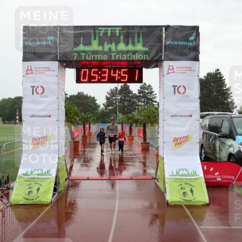 15.06.2025 - 7 Türme Triathlon Michael Strokosch http://msf.ph/oto/8017503 15.06.2025 15:34:51 Ziel  meine-sportfotos.de