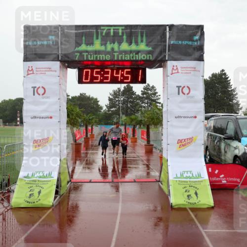 15.06.2025 - 7 Türme Triathlon Michael Strokosch http://msf.ph/oto/8017507 15.06.2025 15:34:51 Ziel  meine-sportfotos.de