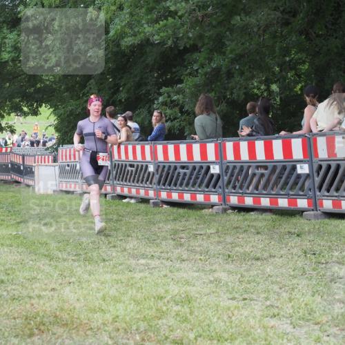 21.06.2025 - 27. Vierlanden-Triathlon KatJ http://msf.ph/oto/8017522 15.06.2025 13:17:37 Ziel 216, 862 meine-sportfotos.de