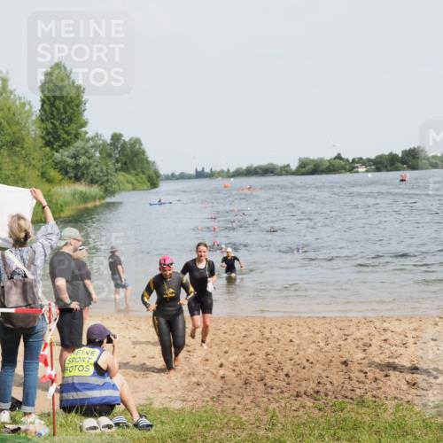 21.06.2025 - 27. Vierlanden-Triathlon MichiJ http://msf.ph/oto/8017537 15.06.2026 10:17:47 Schwimmen 493, 522, 537, 563, 571 meine-sportfotos.de