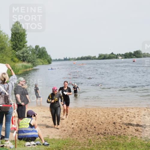 21.06.2025 - 27. Vierlanden-Triathlon MichiJ http://msf.ph/oto/8017541 15.06.2026 10:17:47 Schwimmen 493, 522, 537, 563, 571 meine-sportfotos.de