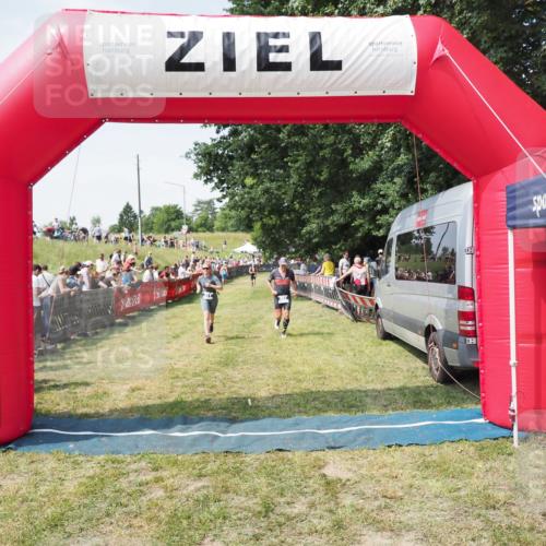 21.06.2025 - 27. Vierlanden-Triathlon MichiJ http://msf.ph/oto/8017568 15.06.2026 11:33:31 Ziel 431, 511 meine-sportfotos.de