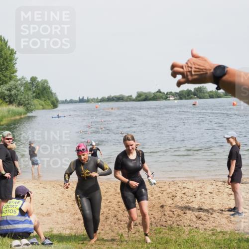 21.06.2025 - 27. Vierlanden-Triathlon MichiJ http://msf.ph/oto/8017585 15.06.2026 10:17:49 Schwimmen 493, 522, 563, 571 meine-sportfotos.de