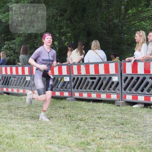 21.06.2025 - 27. Vierlanden-Triathlon KatJ http://msf.ph/oto/8017589 15.06.2025 13:17:38 Ziel 216, 862 meine-sportfotos.de
