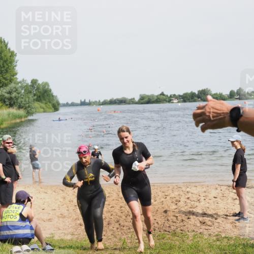 21.06.2025 - 27. Vierlanden-Triathlon MichiJ http://msf.ph/oto/8017598 15.06.2026 10:17:49 Schwimmen 493, 522, 563, 571 meine-sportfotos.de