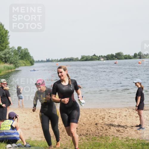 21.06.2025 - 27. Vierlanden-Triathlon MichiJ http://msf.ph/oto/8017606 15.06.2026 10:17:49 Schwimmen 493, 522, 563, 571 meine-sportfotos.de