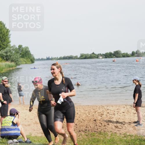 21.06.2025 - 27. Vierlanden-Triathlon MichiJ http://msf.ph/oto/8017614 15.06.2026 10:17:50 Schwimmen 522, 563, 571 meine-sportfotos.de