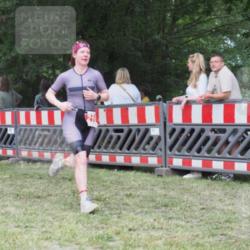 21.06.2025 - 27. Vierlanden-Triathlon KatJ http://msf.ph/oto/8017616 15.06.2025 13:17:38 Ziel 216, 862 meine-sportfotos.de