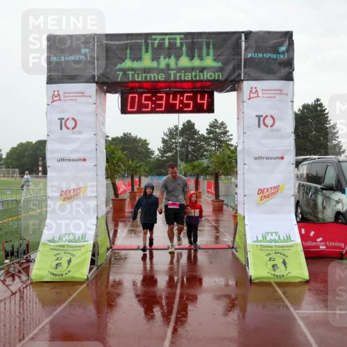 15.06.2025 - 7 Türme Triathlon Michael Strokosch http://msf.ph/oto/8017617 15.06.2025 15:34:54 Ziel  meine-sportfotos.de