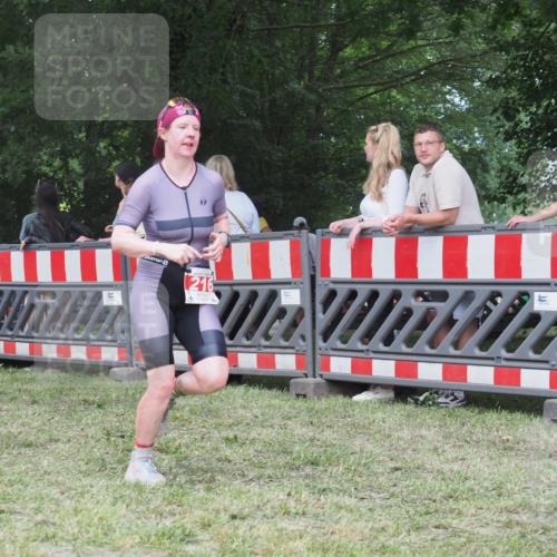21.06.2025 - 27. Vierlanden-Triathlon KatJ http://msf.ph/oto/8017630 15.06.2025 13:17:38 Ziel 216, 862 meine-sportfotos.de
