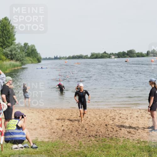 21.06.2025 - 27. Vierlanden-Triathlon MichiJ http://msf.ph/oto/8017632 15.06.2026 10:17:54 Schwimmen 522, 563, 571 meine-sportfotos.de