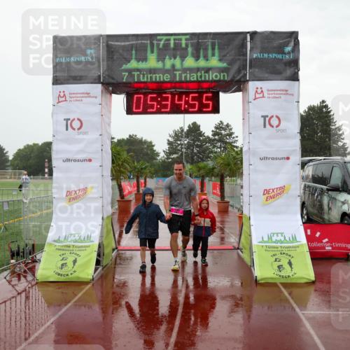 15.06.2025 - 7 Türme Triathlon Michael Strokosch http://msf.ph/oto/8017645 15.06.2025 15:34:54 Ziel  meine-sportfotos.de