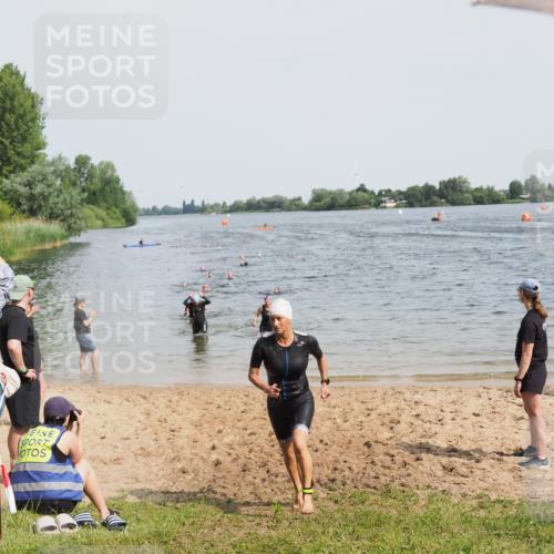 21.06.2025 - 27. Vierlanden-Triathlon MichiJ http://msf.ph/oto/8017646 15.06.2026 10:17:56 Schwimmen 522, 563, 571 meine-sportfotos.de