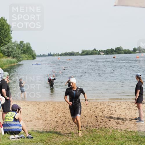 21.06.2025 - 27. Vierlanden-Triathlon MichiJ http://msf.ph/oto/8017656 15.06.2026 10:17:56 Schwimmen 522, 563, 571 meine-sportfotos.de