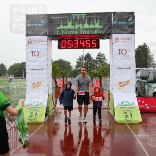 15.06.2025 - 7 Türme Triathlon Michael Strokosch http://msf.ph/oto/8017662 15.06.2025 15:34:55 Ziel  meine-sportfotos.de