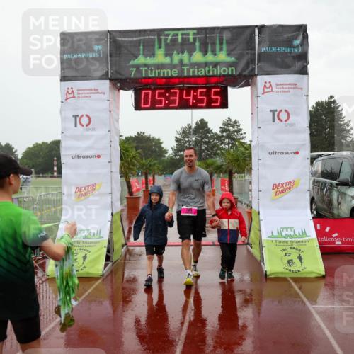 15.06.2025 - 7 Türme Triathlon Michael Strokosch http://msf.ph/oto/8017674 15.06.2025 15:34:55 Ziel  meine-sportfotos.de