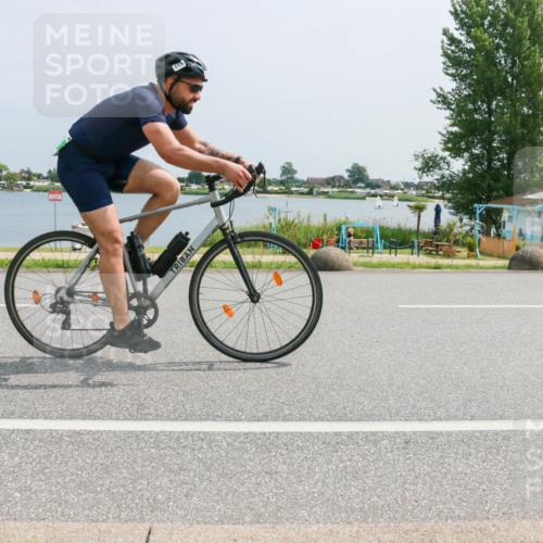 21.06.2025 - 27. Vierlanden-Triathlon H.Heesch http://msf.ph/oto/8017676 15.06.2025 11:59:39 Radfahren 661, 672, 719, 921 meine-sportfotos.de