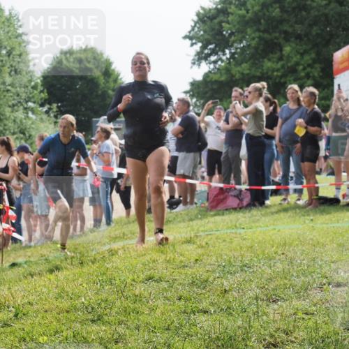 15.06.2025 - 27. Vierlanden-Triathlon KatJ http://msf.ph/oto/8017685 15.06.2025 10:17:04 Schwimmen 471, 479, 484, 551, 566, 567, 595, 602, 610 meine-sportfotos.de