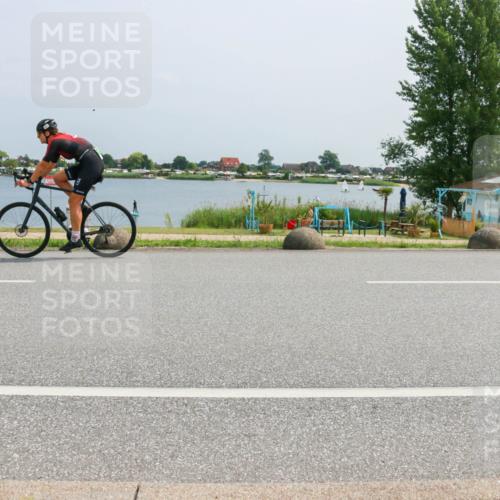 21.06.2025 - 27. Vierlanden-Triathlon H.Heesch http://msf.ph/oto/8017692 15.06.2025 11:59:39 Radfahren 661, 672, 719, 921 meine-sportfotos.de