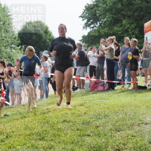 15.06.2025 - 27. Vierlanden-Triathlon KatJ http://msf.ph/oto/8017693 15.06.2025 10:17:04 Schwimmen 471, 479, 484, 551, 566, 567, 595, 602, 610 meine-sportfotos.de