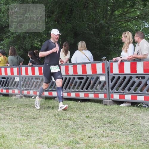 21.06.2025 - 27. Vierlanden-Triathlon KatJ http://msf.ph/oto/8017719 15.06.2025 13:17:44 Ziel 132, 862 meine-sportfotos.de