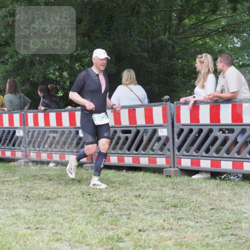 21.06.2025 - 27. Vierlanden-Triathlon KatJ http://msf.ph/oto/8017726 15.06.2025 13:17:44 Ziel 132, 862 meine-sportfotos.de