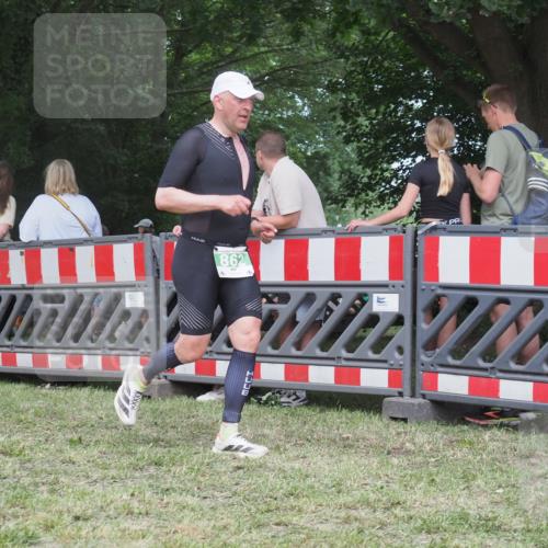 21.06.2025 - 27. Vierlanden-Triathlon KatJ http://msf.ph/oto/8017739 15.06.2025 13:17:45 Ziel 132, 862 meine-sportfotos.de
