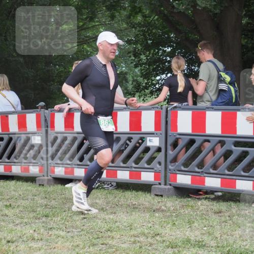 21.06.2025 - 27. Vierlanden-Triathlon KatJ http://msf.ph/oto/8017749 15.06.2025 13:17:45 Ziel 132, 862 meine-sportfotos.de