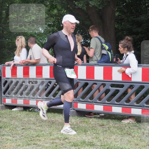 21.06.2025 - 27. Vierlanden-Triathlon KatJ http://msf.ph/oto/8017766 15.06.2025 13:17:45 Ziel 132, 862 meine-sportfotos.de