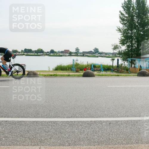 15.06.2025 - 27. Vierlanden-Triathlon H.Heesch http://msf.ph/oto/8017790 15.06.2025 09:20:48 Radfahren 88, 121, 194 meine-sportfotos.de