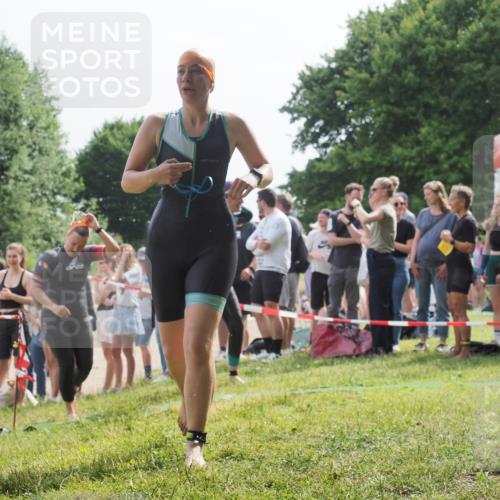 15.06.2025 - 27. Vierlanden-Triathlon KatJ http://msf.ph/oto/8017799 15.06.2025 10:17:09 Schwimmen 471, 479, 484, 510, 556, 566, 567, 602, 610 meine-sportfotos.de