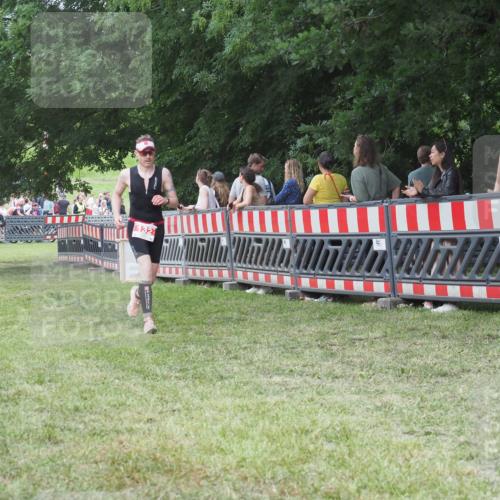 21.06.2025 - 27. Vierlanden-Triathlon KatJ http://msf.ph/oto/8017808 15.06.2025 13:17:50 Ziel 132, 196, 816 meine-sportfotos.de