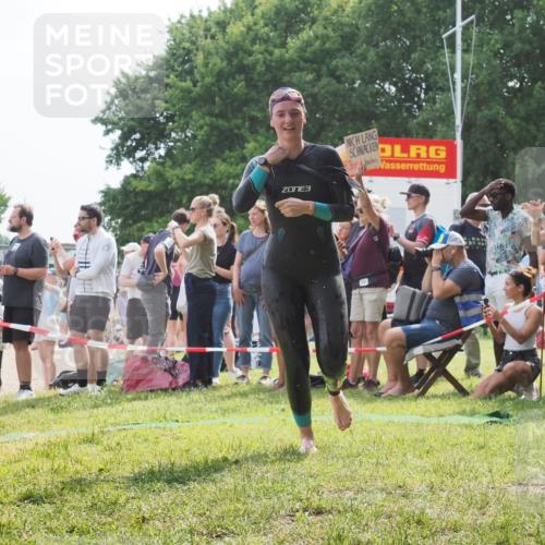 15.06.2025 - 27. Vierlanden-Triathlon KatJ http://msf.ph/oto/8017828 15.06.2025 10:17:11 Schwimmen 471, 479, 510, 556, 567, 602, 610 meine-sportfotos.de
