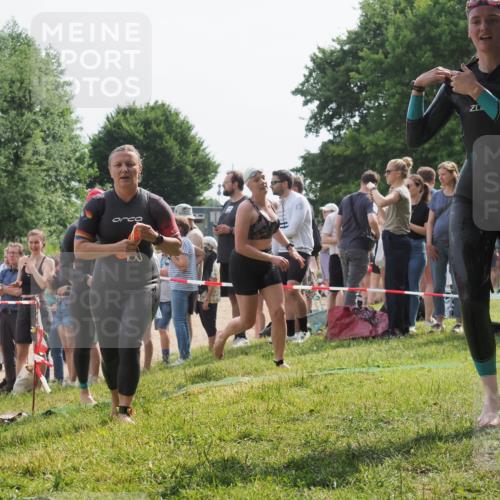 15.06.2025 - 27. Vierlanden-Triathlon KatJ http://msf.ph/oto/8017832 15.06.2025 10:17:11 Schwimmen 471, 479, 510, 556, 567, 602, 610 meine-sportfotos.de