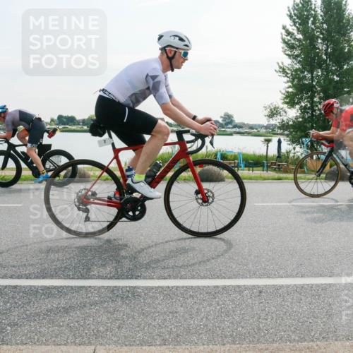 15.06.2025 - 27. Vierlanden-Triathlon H.Heesch http://msf.ph/oto/8017869 15.06.2025 09:21:25 Radfahren 2, 7, 35, 147, 165 meine-sportfotos.de