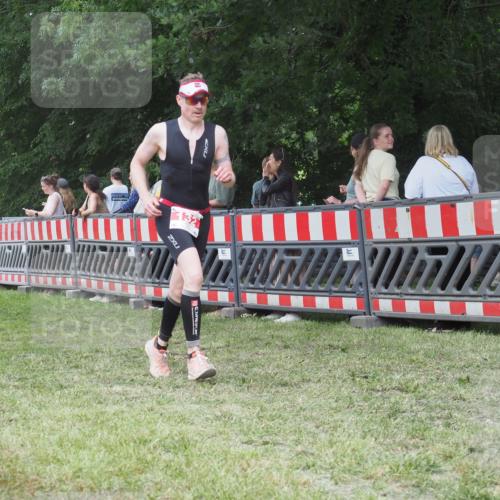 21.06.2025 - 27. Vierlanden-Triathlon KatJ http://msf.ph/oto/8017880 15.06.2025 13:17:52 Ziel 132, 196, 816 meine-sportfotos.de