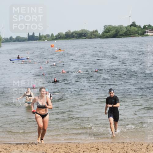 21.06.2025 - 27. Vierlanden-Triathlon MichiJ http://msf.ph/oto/8017881 15.06.2026 10:18:15 Schwimmen 568, 586 meine-sportfotos.de