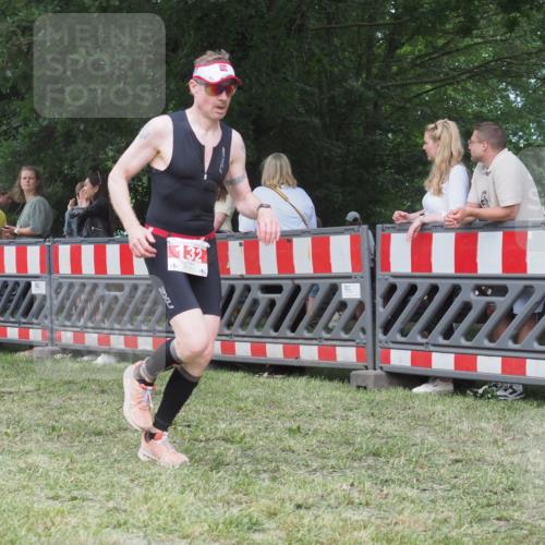21.06.2025 - 27. Vierlanden-Triathlon KatJ http://msf.ph/oto/8017898 15.06.2025 13:17:52 Ziel 132, 196, 816 meine-sportfotos.de