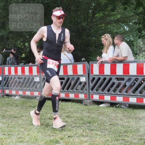 21.06.2025 - 27. Vierlanden-Triathlon KatJ http://msf.ph/oto/8017917 15.06.2025 13:17:52 Ziel 132, 196, 816 meine-sportfotos.de